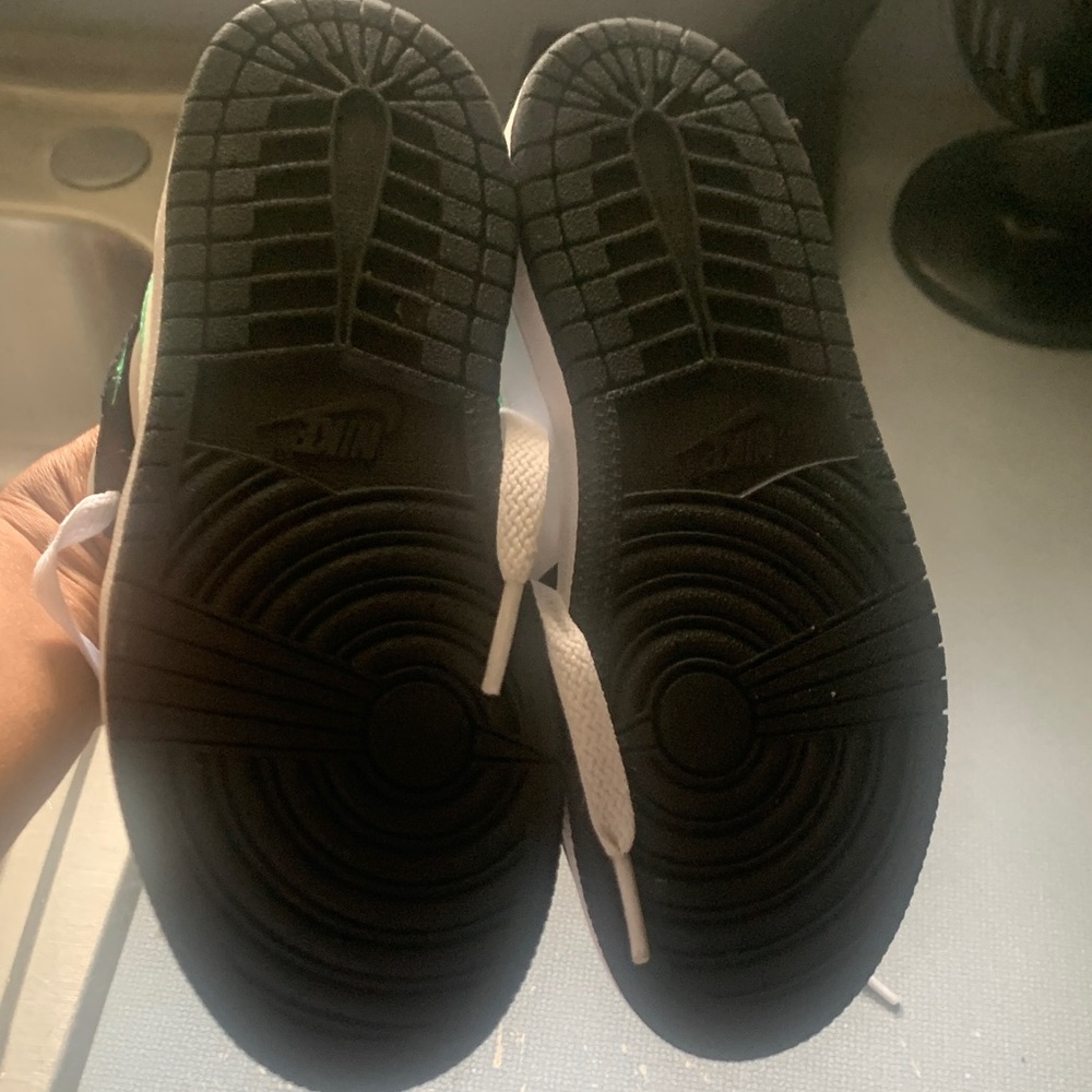 Jordan Kids' Sneakers in Black, White, and Mint in good condition $40 size12c - Picture 8 of 9